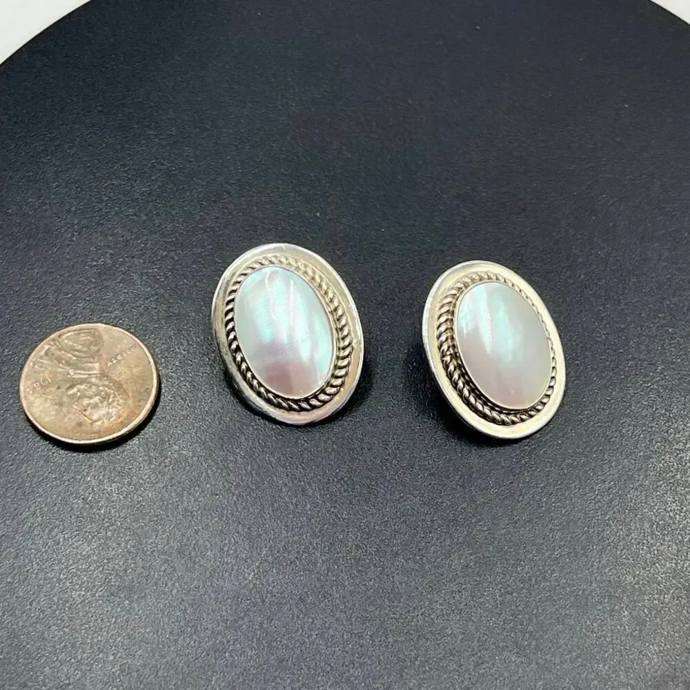 Rew Dinah‎ Richard Edward Wiley Sterling Silver Oval Mother of Pearl Earrings